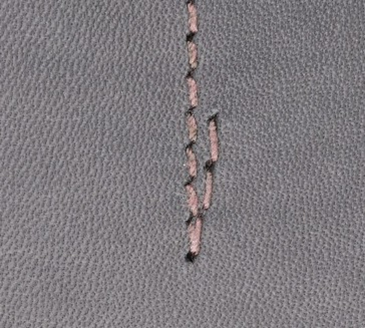 Schmetz_Nahtbilder_Verriegelung_D_Spitze